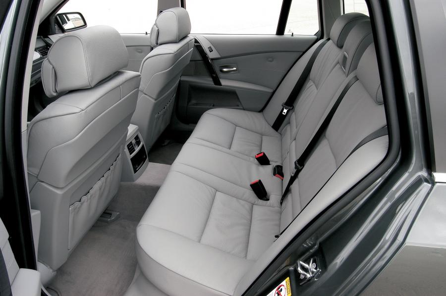 Интерьер BMW 545i Touring (E61) 2004 года  (WW) (фото 30 из 42)